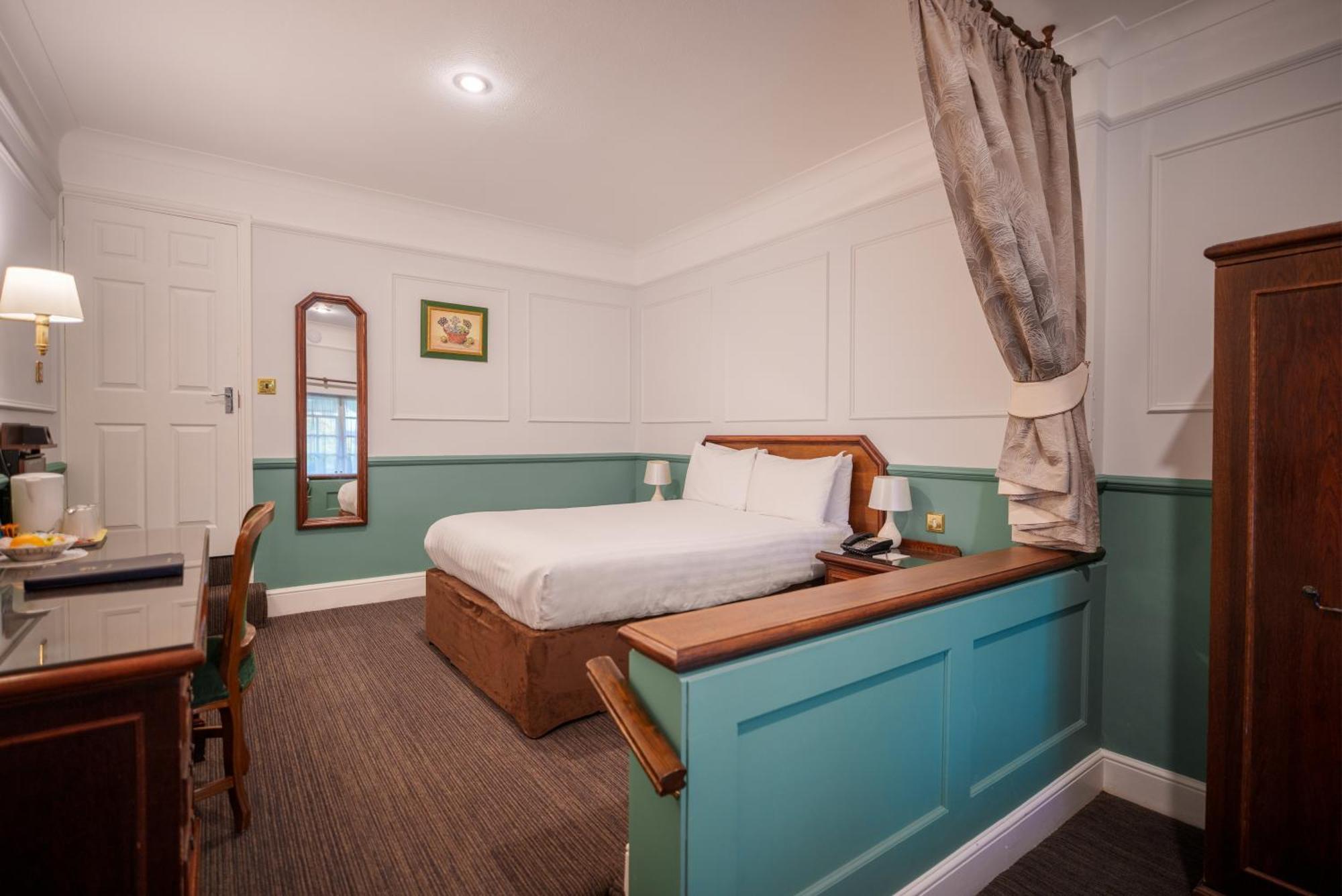 Marygreen Manor Brentwood Ngoại thất bức ảnh